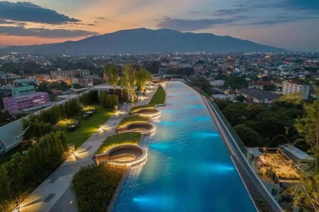 Modern Style Room With Sky Pool 古城边天际泳池公寓 Чіангмай Екстер'єр фото