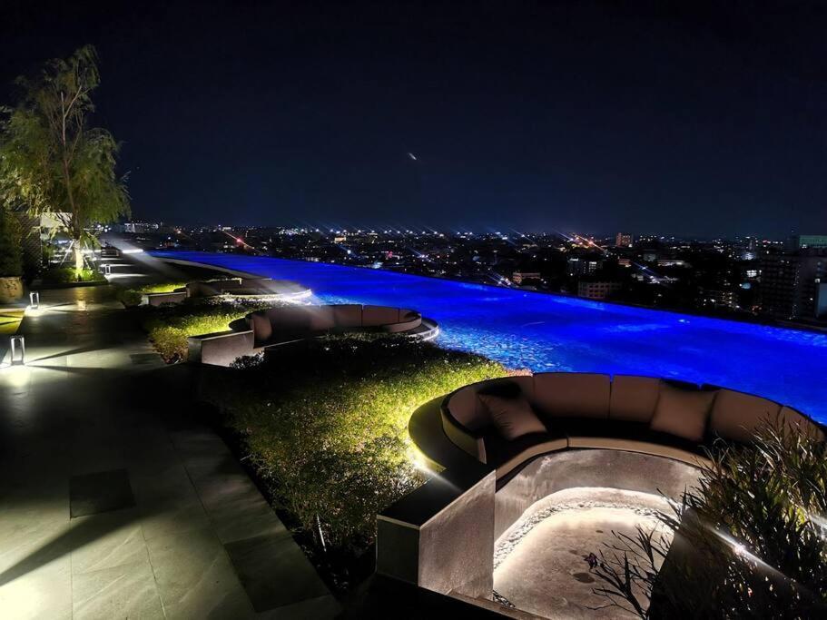Modern Style Room With Sky Pool 古城边天际泳池公寓 Чіангмай Екстер'єр фото