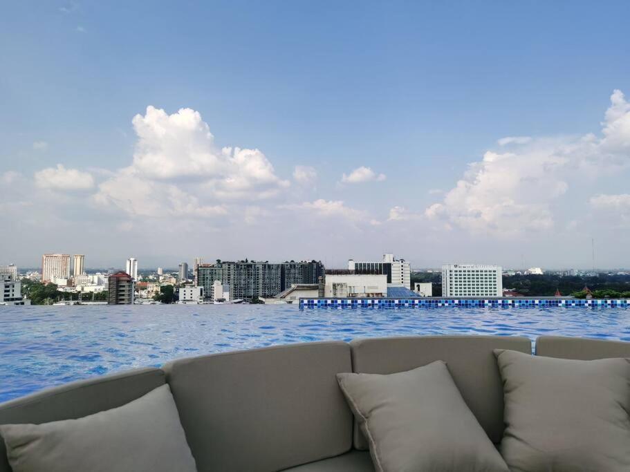 Modern Style Room With Sky Pool 古城边天际泳池公寓 Чіангмай Екстер'єр фото