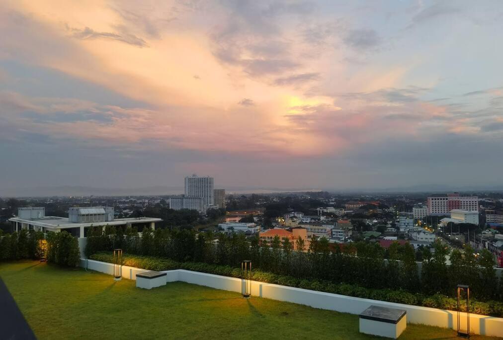 Modern Style Room With Sky Pool 古城边天际泳池公寓 Чіангмай Екстер'єр фото