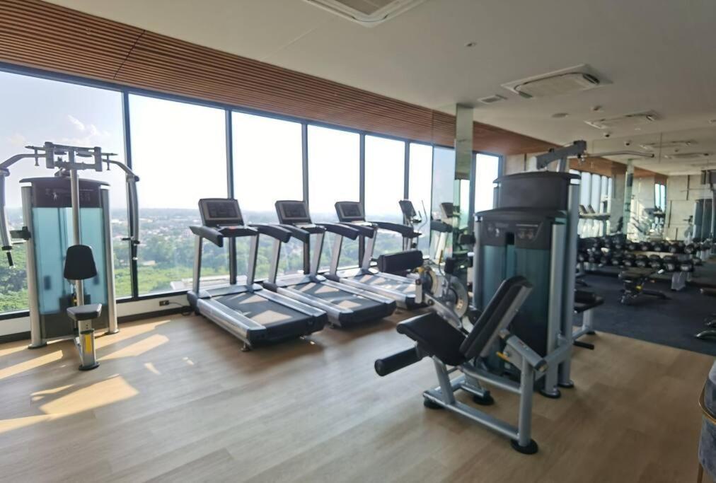 Modern Style Room With Sky Pool 古城边天际泳池公寓 Чіангмай Екстер'єр фото