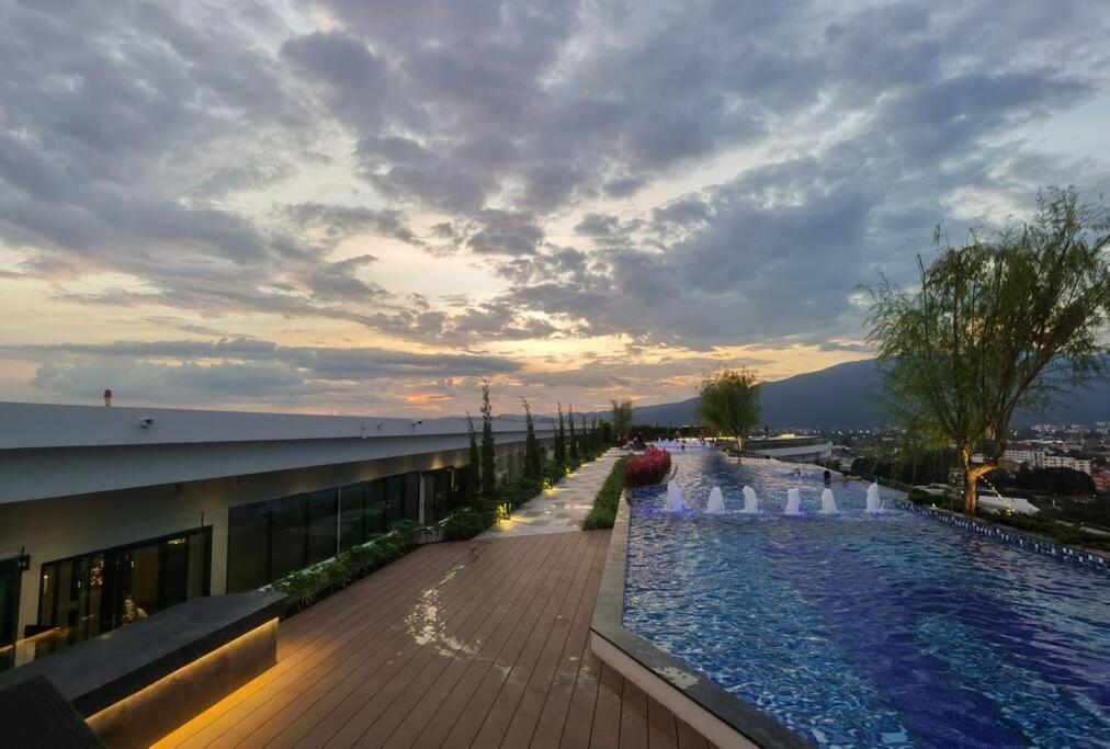 Modern Style Room With Sky Pool 古城边天际泳池公寓 Чіангмай Екстер'єр фото