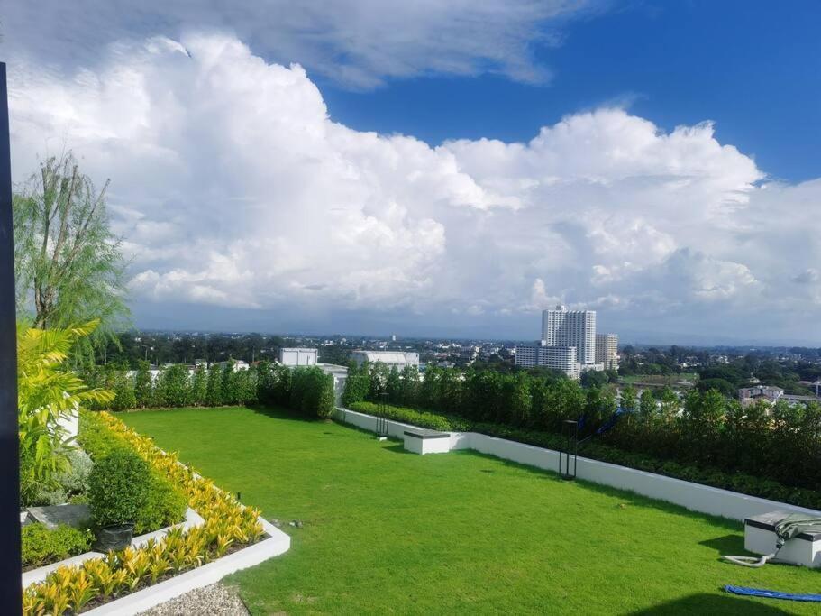 Modern Style Room With Sky Pool 古城边天际泳池公寓 Чіангмай Екстер'єр фото