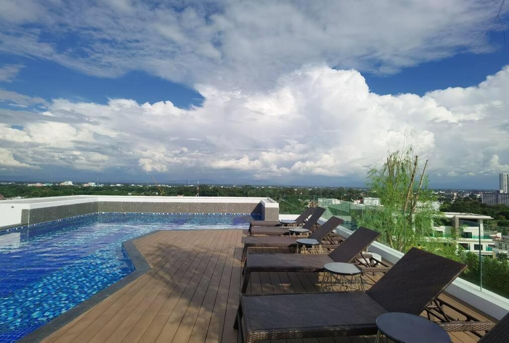 Modern Style Room With Sky Pool 古城边天际泳池公寓 Чіангмай Екстер'єр фото