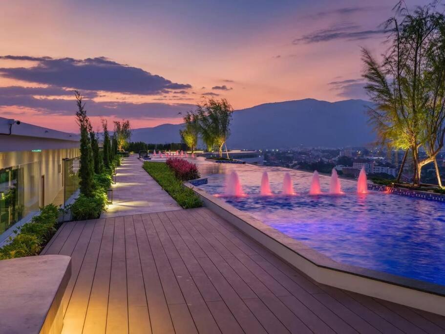 Modern Style Room With Sky Pool 古城边天际泳池公寓 Чіангмай Екстер'єр фото