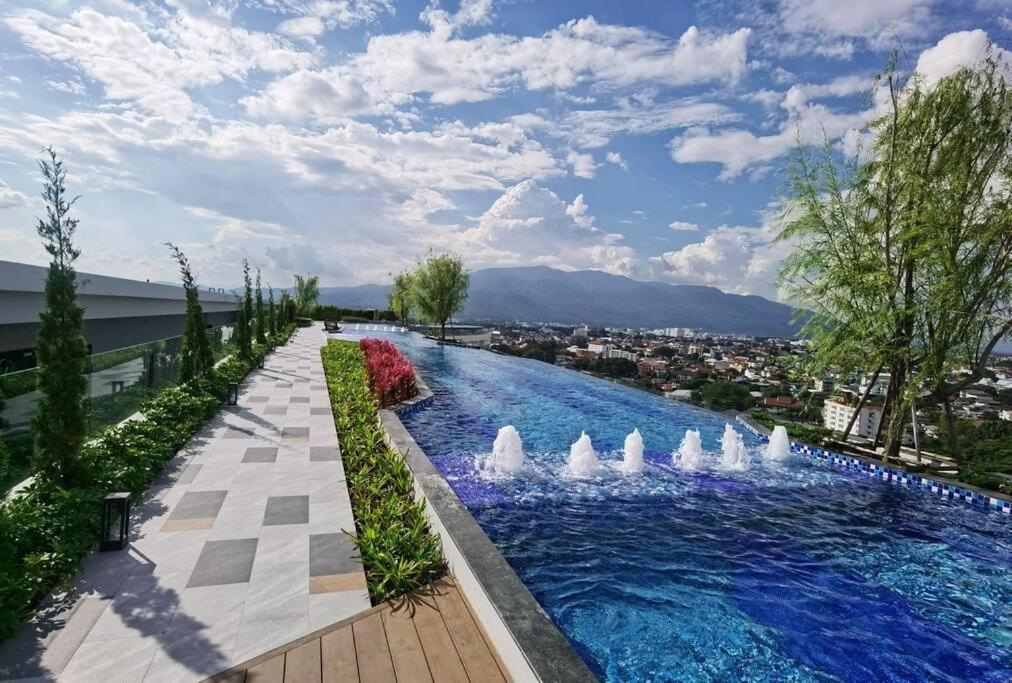 Modern Style Room With Sky Pool 古城边天际泳池公寓 Чіангмай Екстер'єр фото