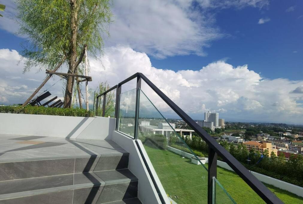 Modern Style Room With Sky Pool 古城边天际泳池公寓 Чіангмай Екстер'єр фото