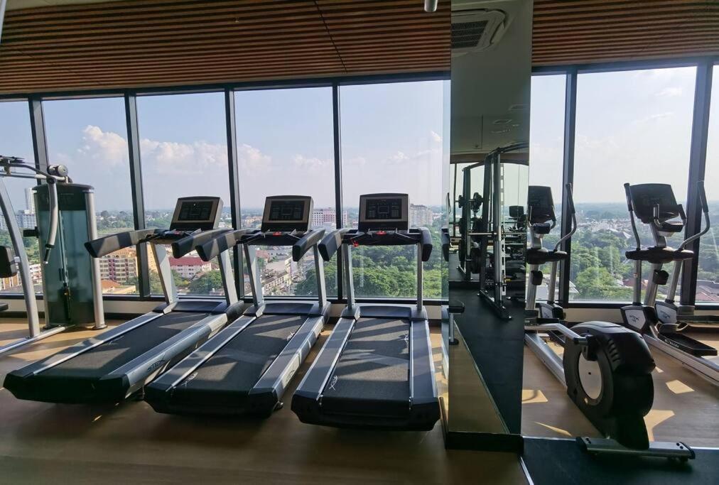 Modern Style Room With Sky Pool 古城边天际泳池公寓 Чіангмай Екстер'єр фото